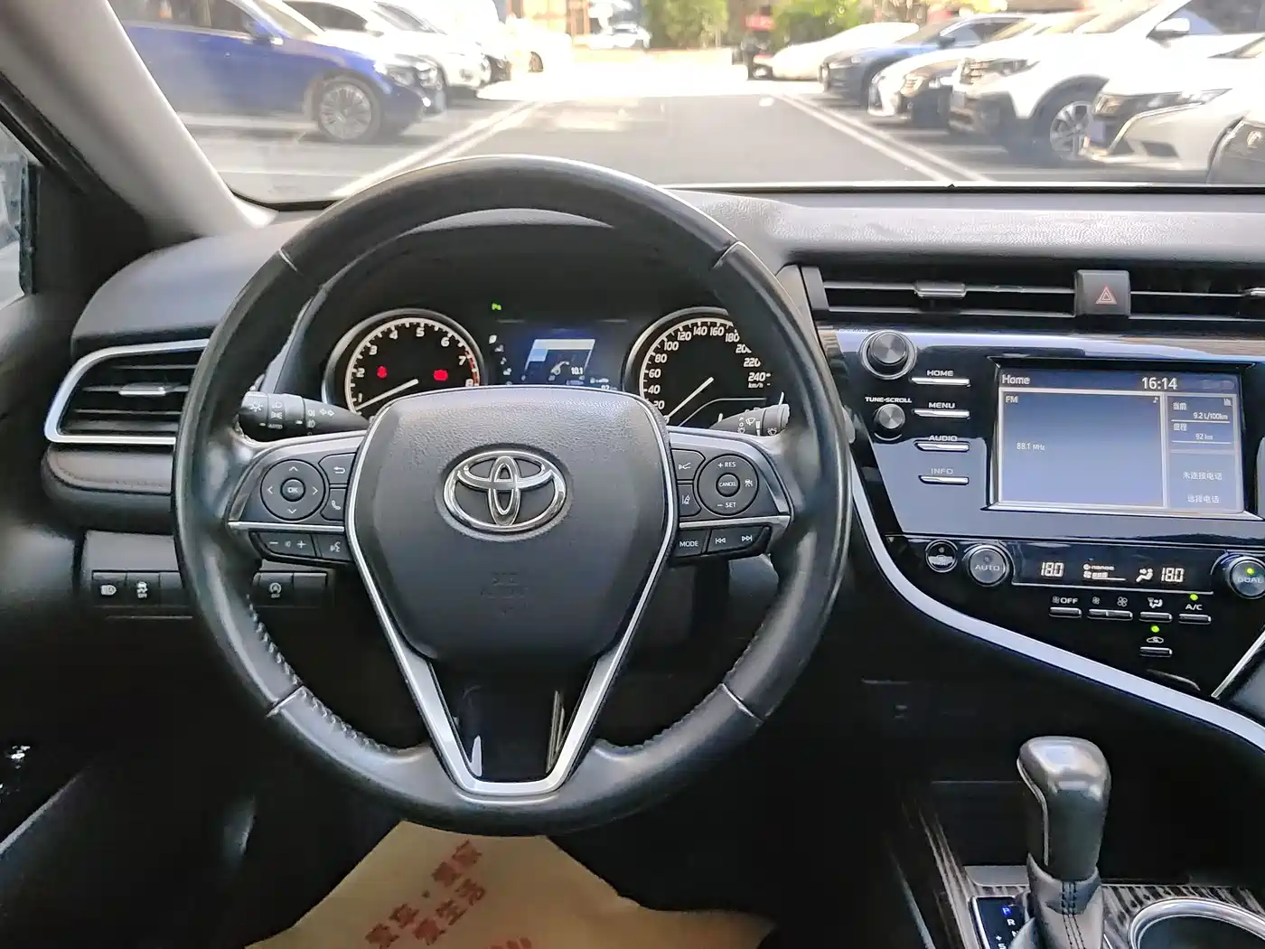 Фото 10 - Toyota Camry