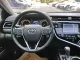 Фото 10 - Toyota Camry