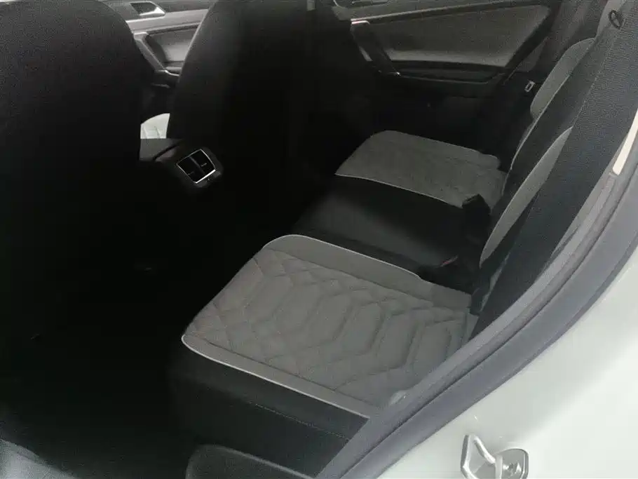 Volkswagen Tayron 2024 300TSI 2WD Luxury Plus Advanced фото 11