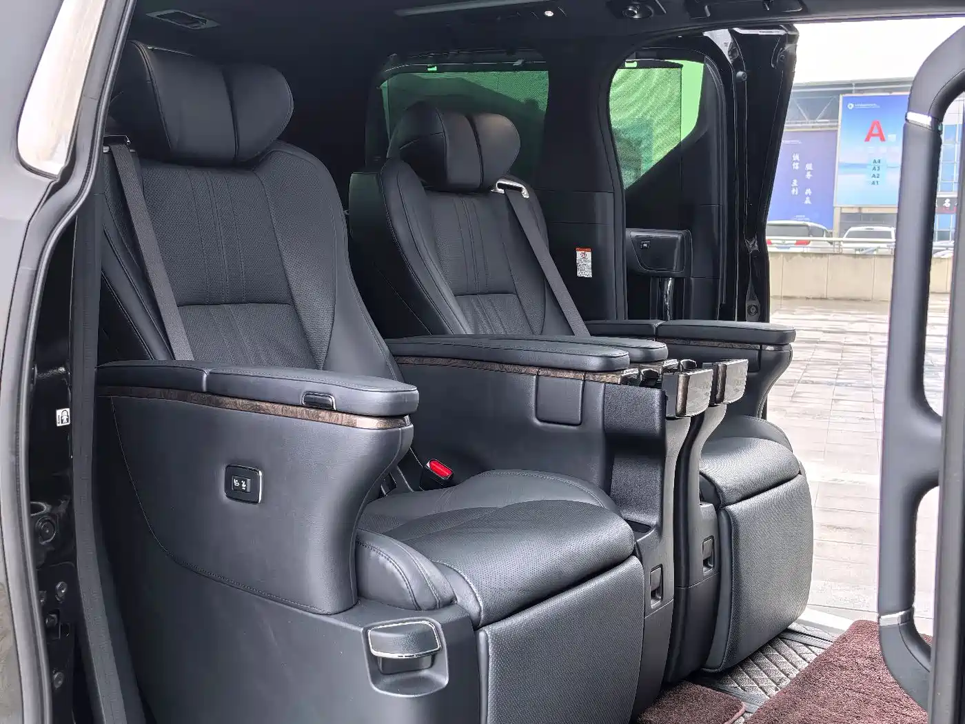 Toyota Alphard 2021 Hybrid 2.5L Premium фото 18