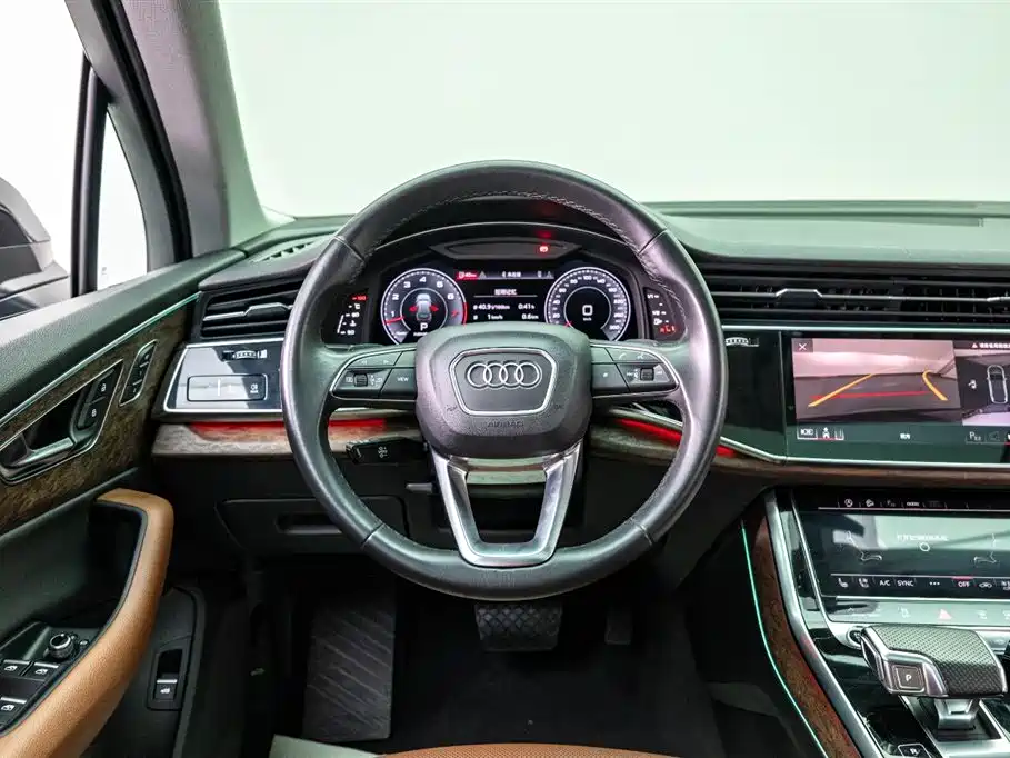 Фото 20 - Audi Q7