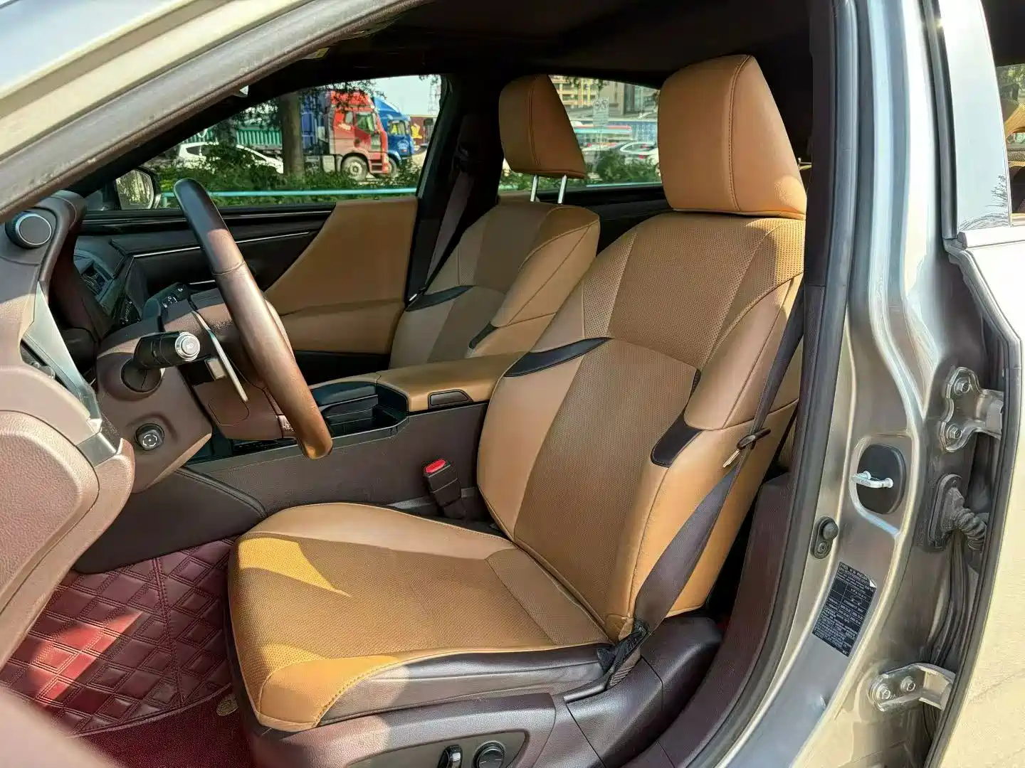 Фото 5 - Lexus ES