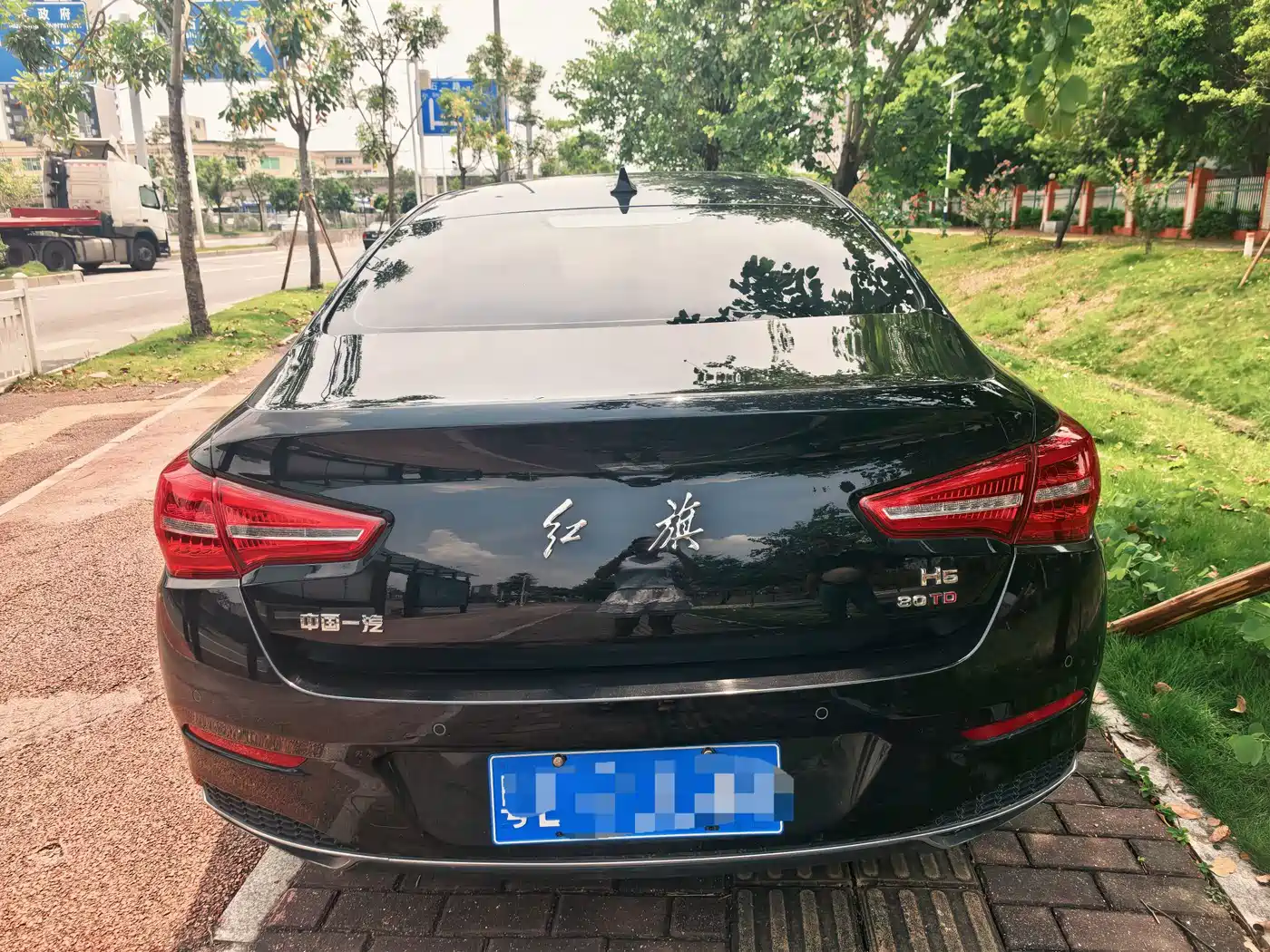 Photo 13 - Hongqi H5