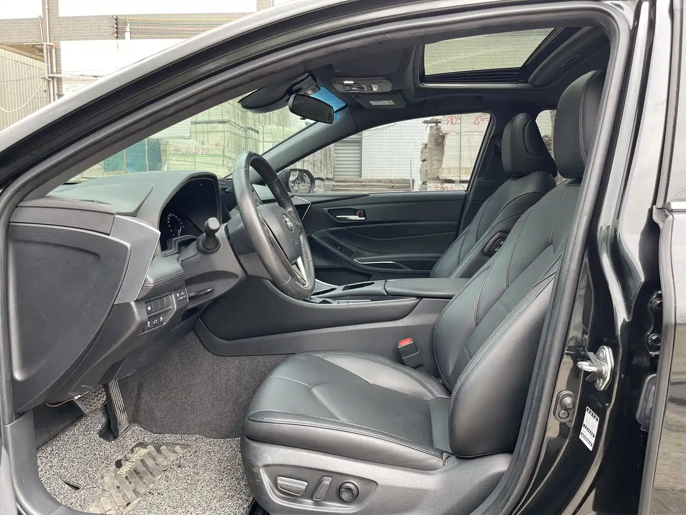 Toyota Avalon 2022 2.0L Luxury Edition фото 9