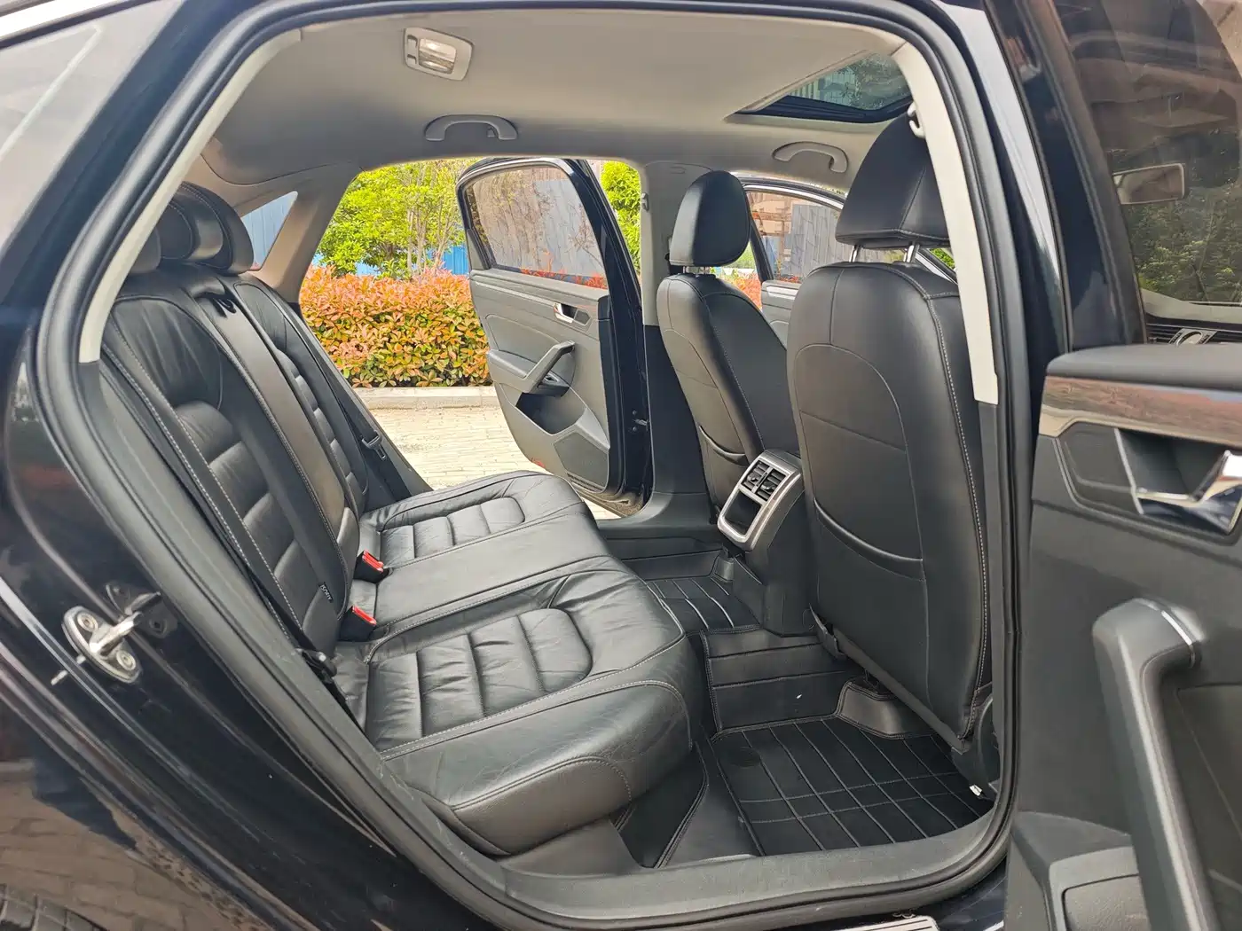 Photo 6 - Volkswagen Passat
