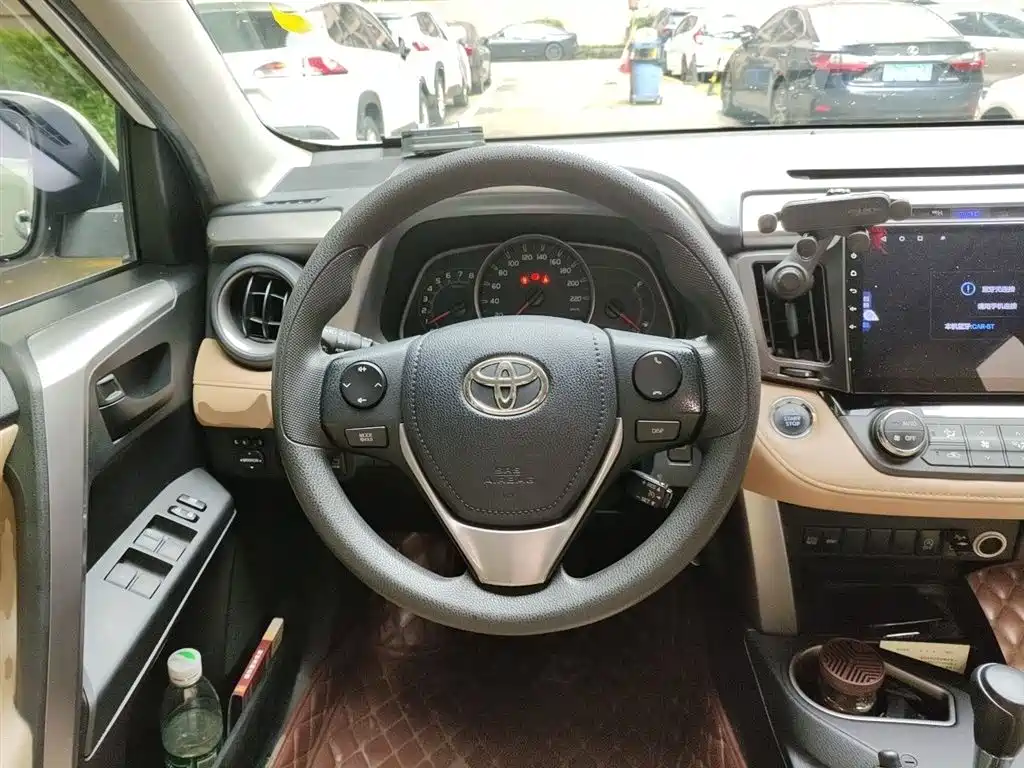 Toyota RAV4 Rongfang 2016 2.0L CVT 2WD Trend (China V) фото 3