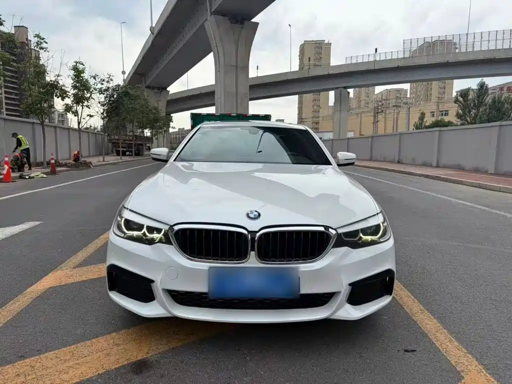 Фото 3 - BMW 5 Series