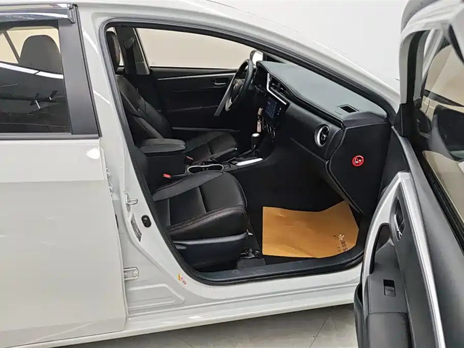Toyota Levin 2017 Facelift 185T CVT Elite (China V) фото 8