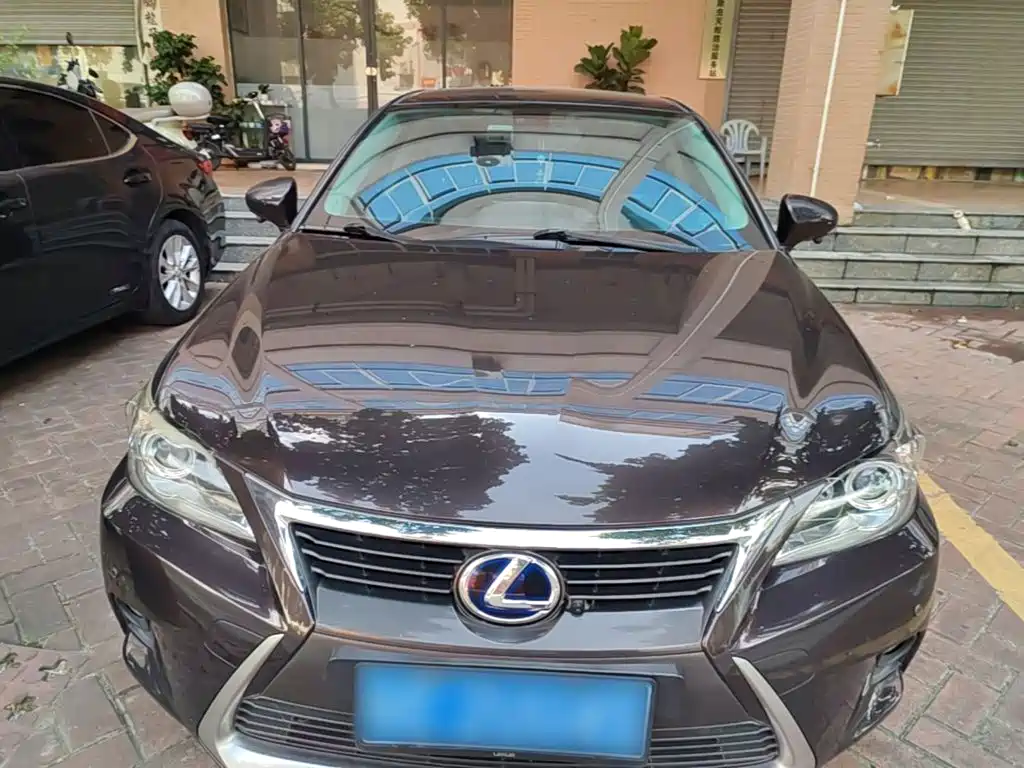Фото 3 - Lexus CT