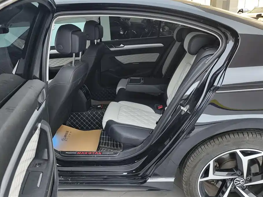 Volkswagen Magotan 2023 Model 2 Million Commemorative Edition 330TSI DSG Luxury фото 11