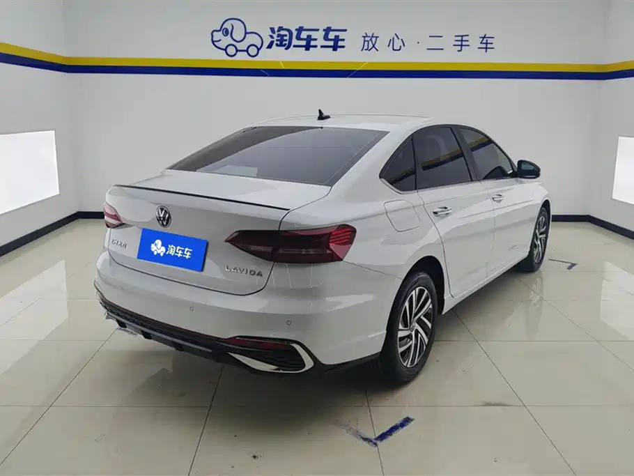 Volkswagen Lavida 2023 Model 300TSI DSG Starlight Leading Edition фото 3
