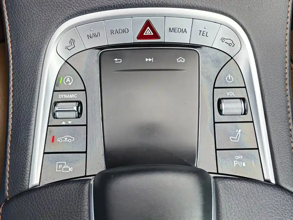 Фото 33 - Mercedes-Benz S-Class
