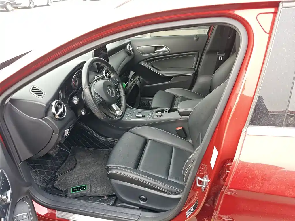 Mercedes-Benz GLA 2018 GLA 200 Dynamic фото 11