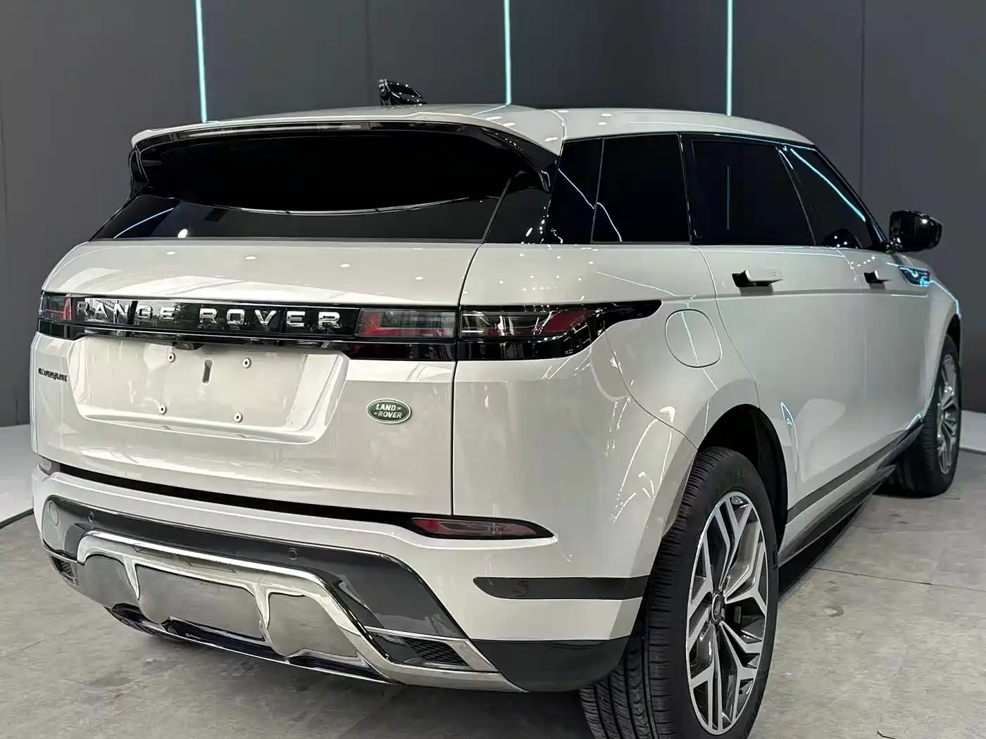Land Rover Range Rover Evoque 2024 2024 Range Rover Evoque L 249PS Light Master Edition
