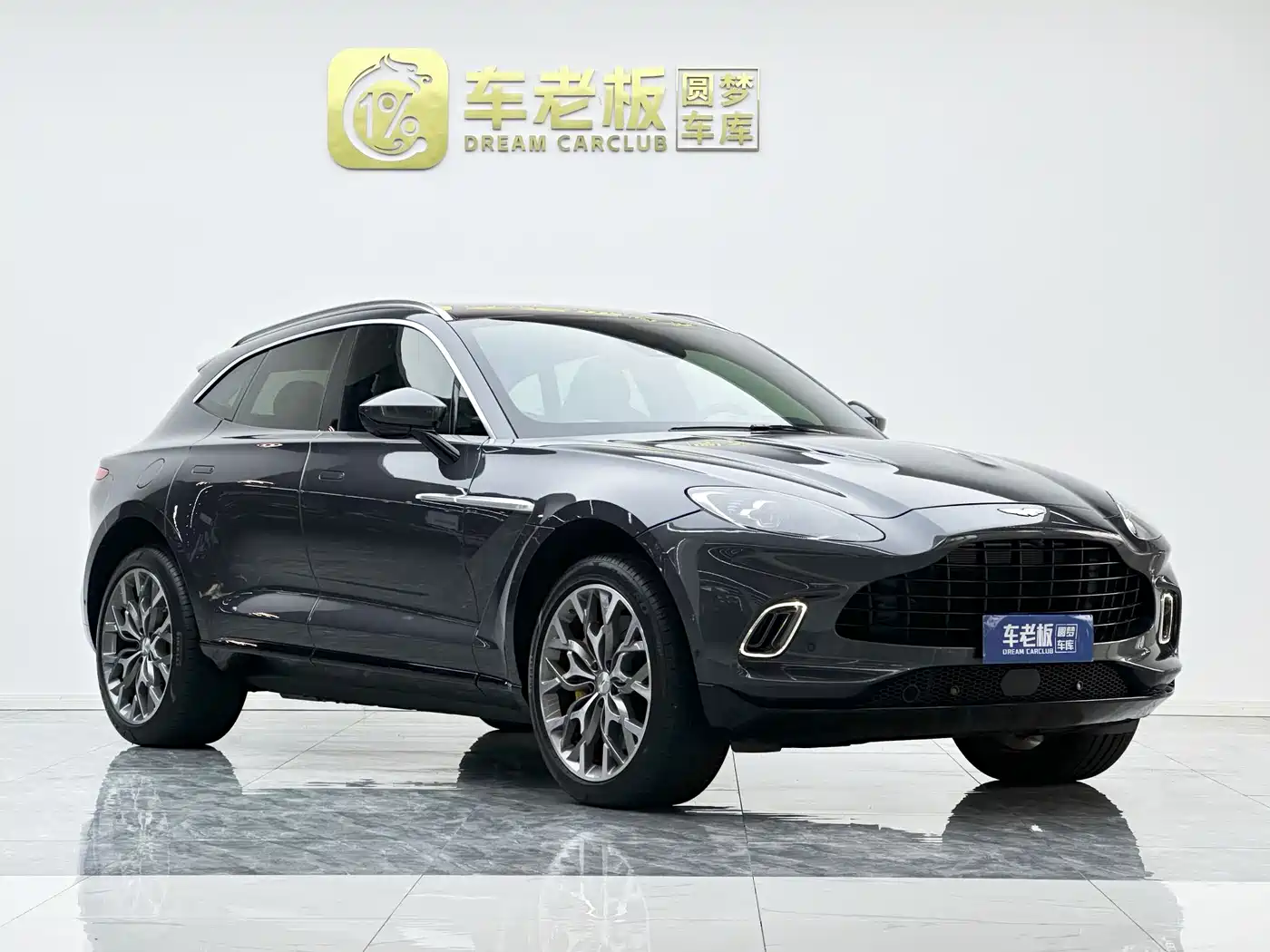 ASTON MARTIN DBX