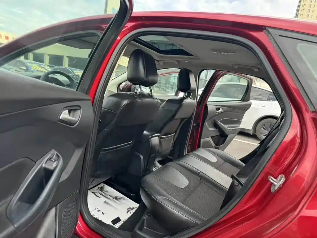 Фото 8 - Ford Focus