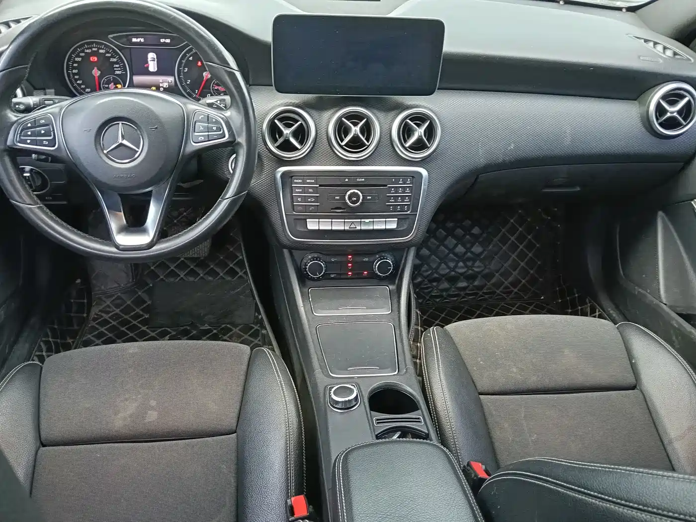 Mercedes-Benz A-Class (Import) 2016 A 200 Dynamic фото 8