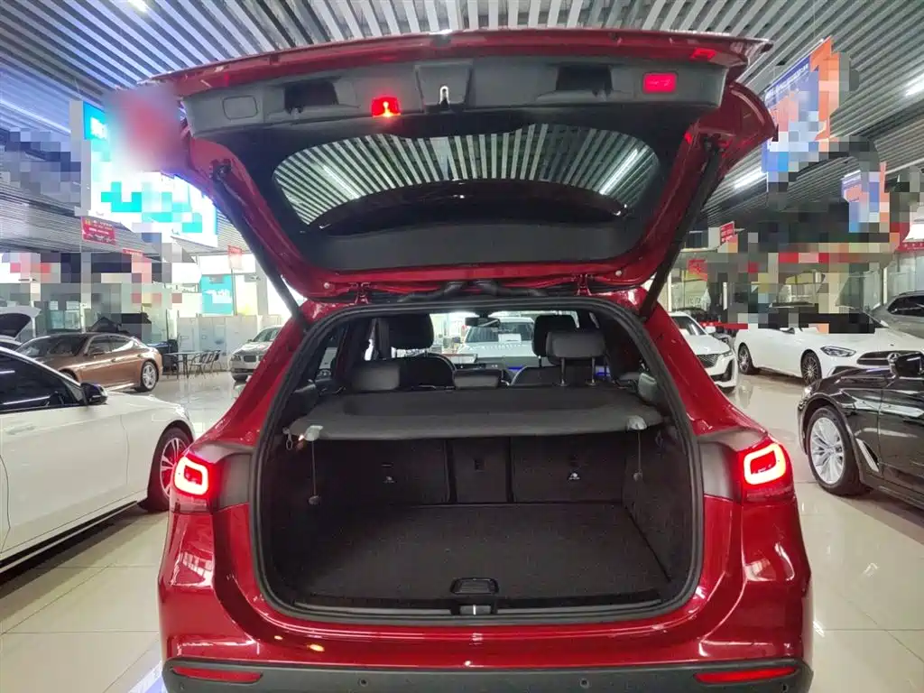 MERCEDES-BENZ GLA