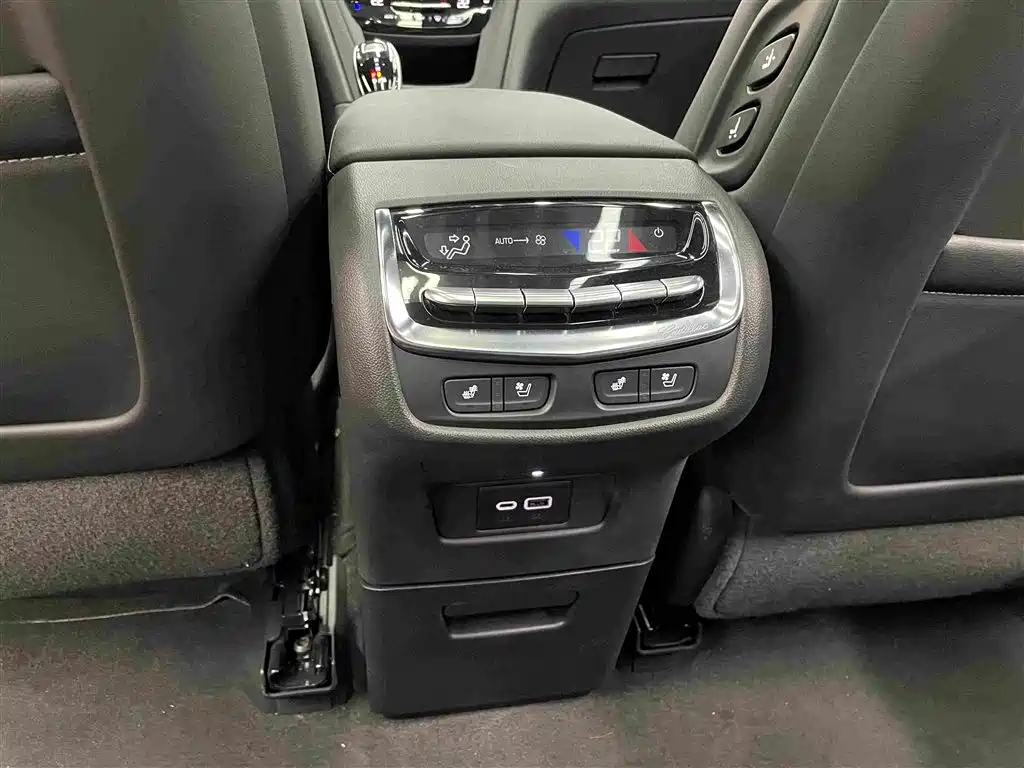 Cadillac XT6, миниатюра 18