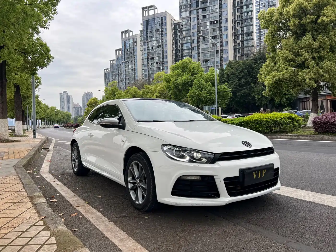 Volkswagen Scirocco 2011 2.0TSI Luxury фото 3