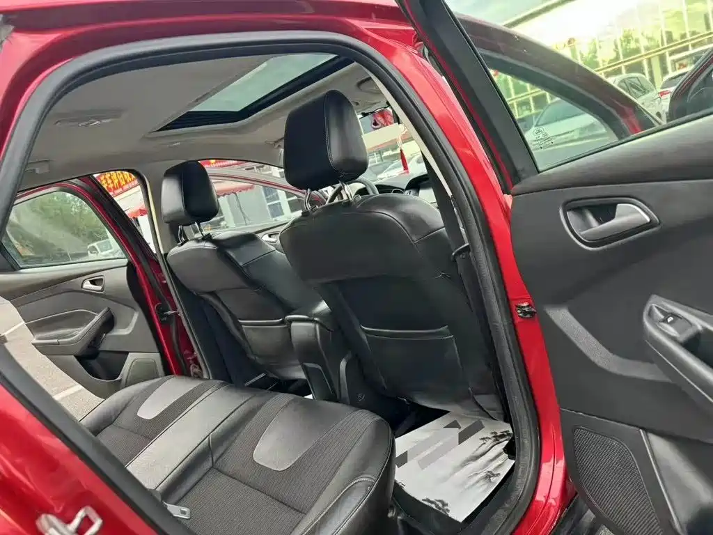 Фото 9 - Ford Focus