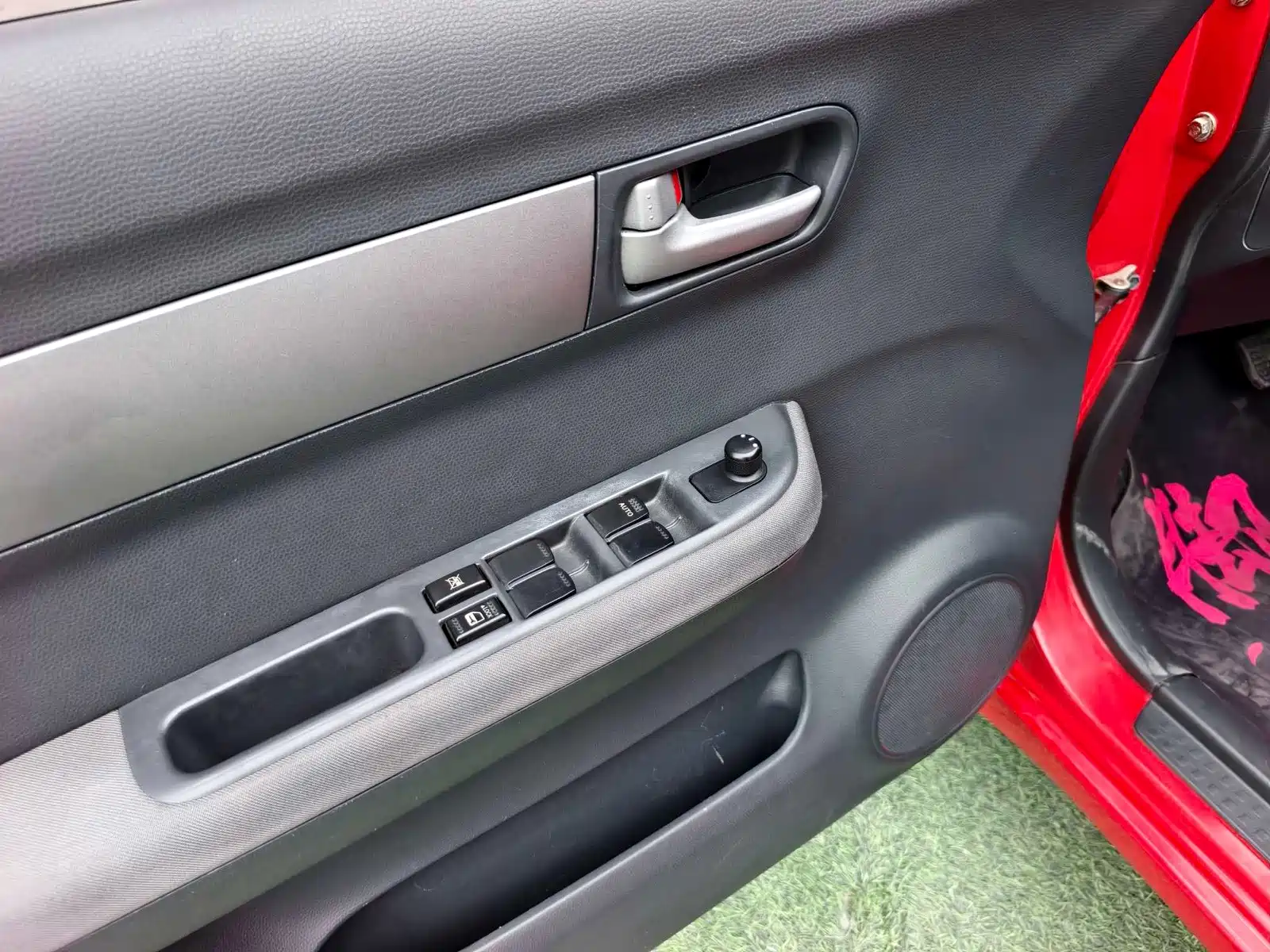 Фото 10 - Suzuki Swift