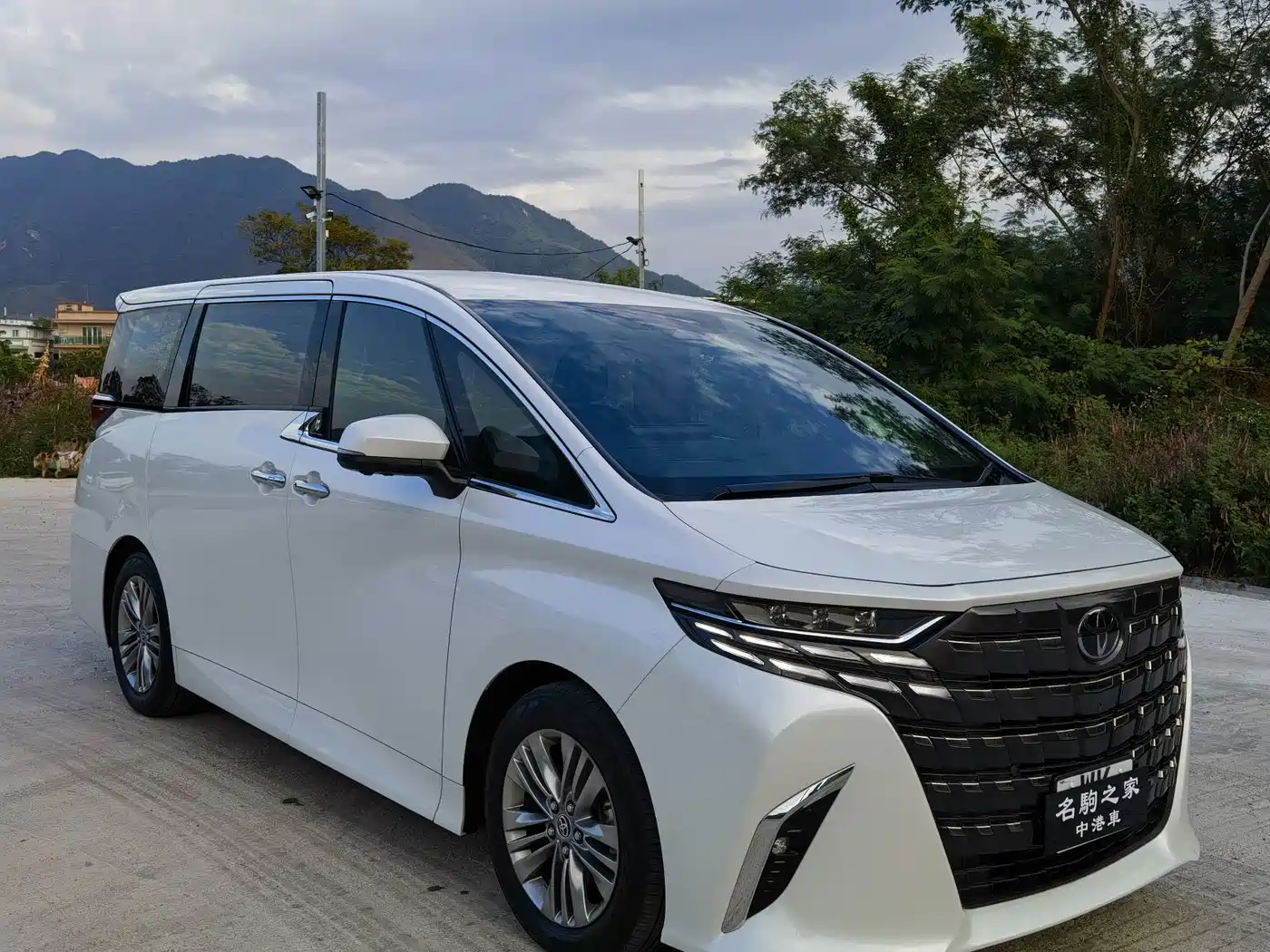 Toyota Alphard 2025 Hybrid 2.5L Prestige Gold Edition фото 2