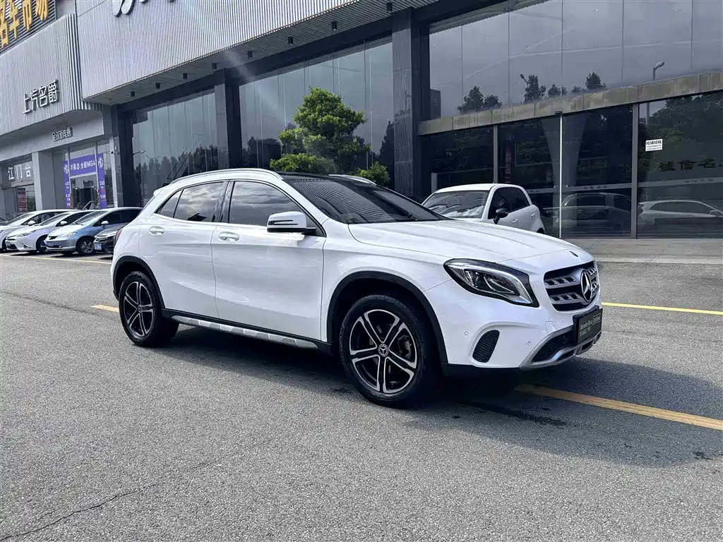 Mercedes-Benz GLA 2018 GLA 200 Fashion фото 3