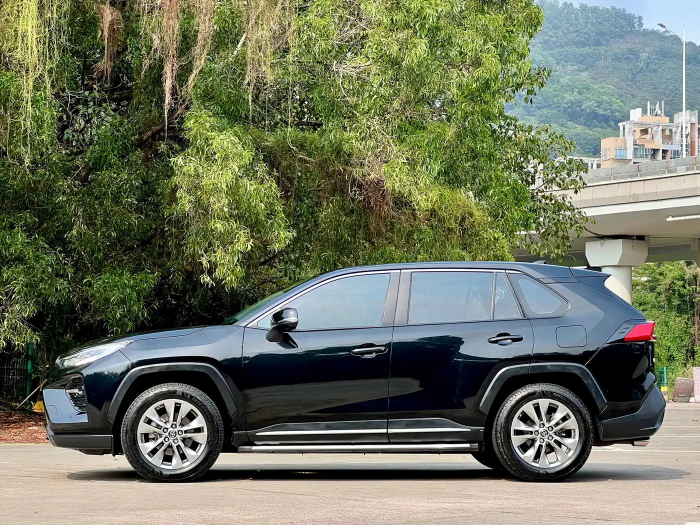 Toyota Wildlander 2020 2.0L CVT 2WD Luxury Edition фото 4
