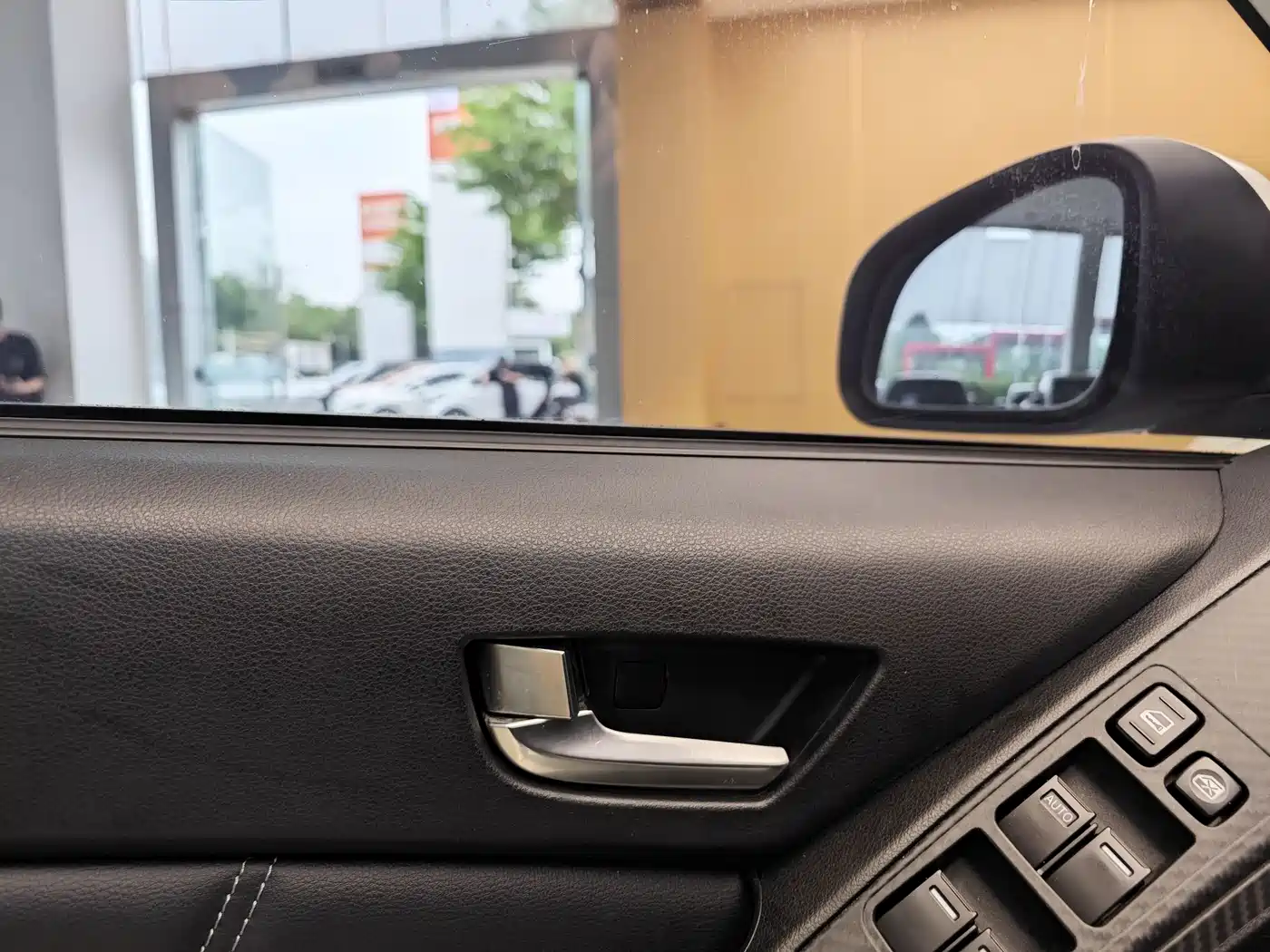 LUXGEN EXCELLENT 6 SUV