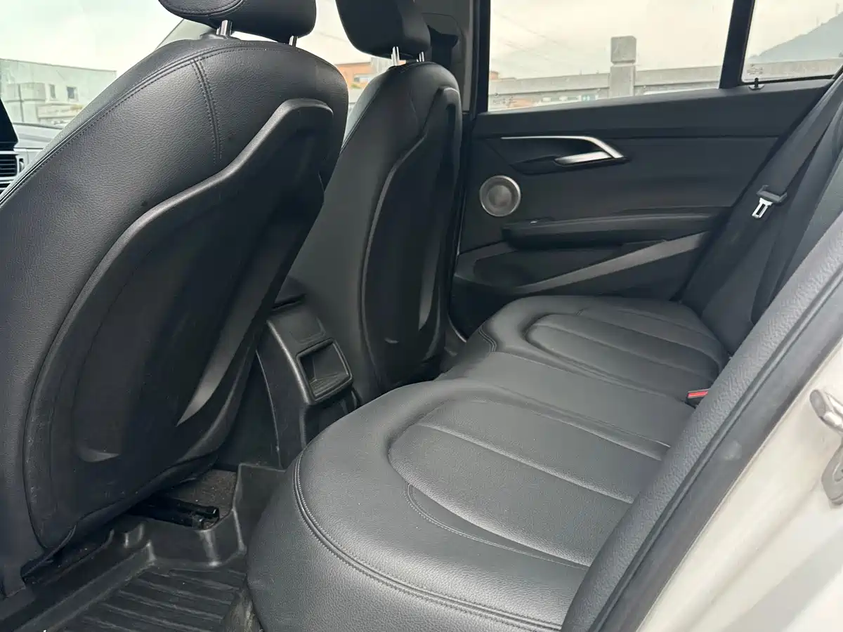 BMW 1 Series 2021 120i M Sport фото 6