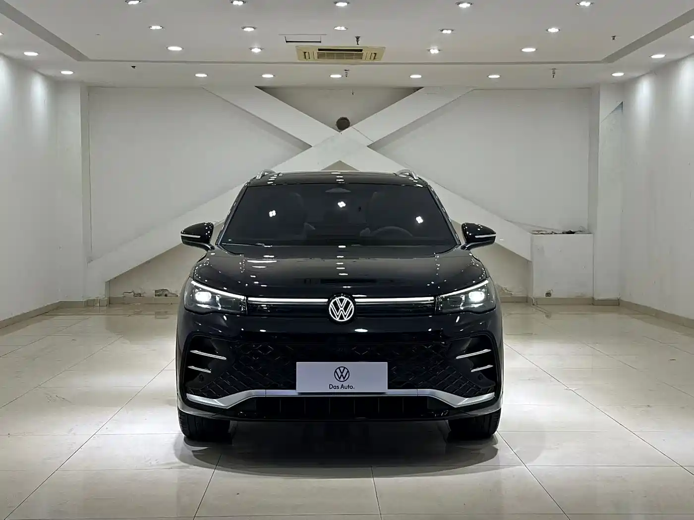 Photo 3 - Volkswagen Tiguan L