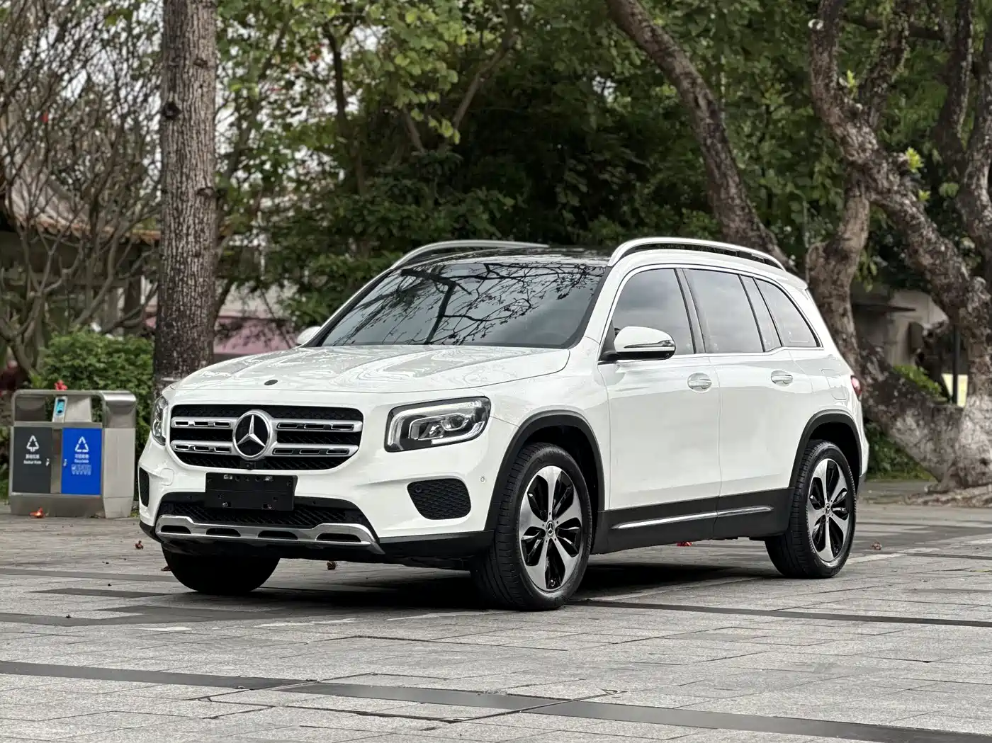 MERCEDES-BENZ GLB