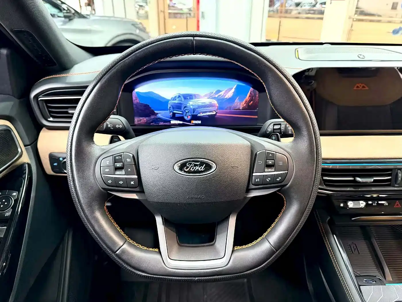 Фото 4 - Ford Explorer