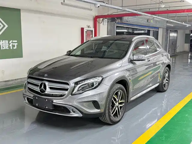 MERCEDES-BENZ GLA