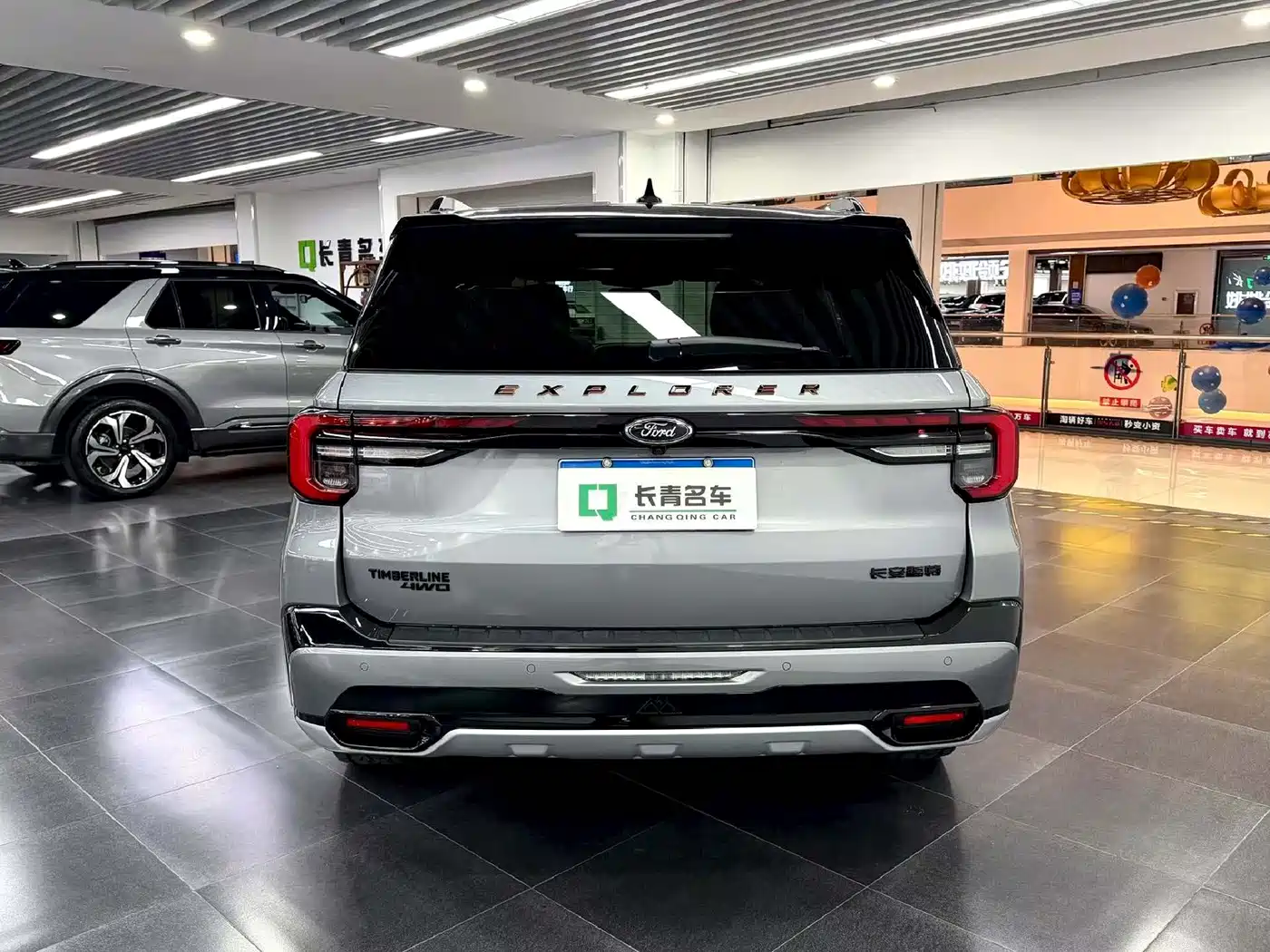 Фото 8 - Ford Explorer