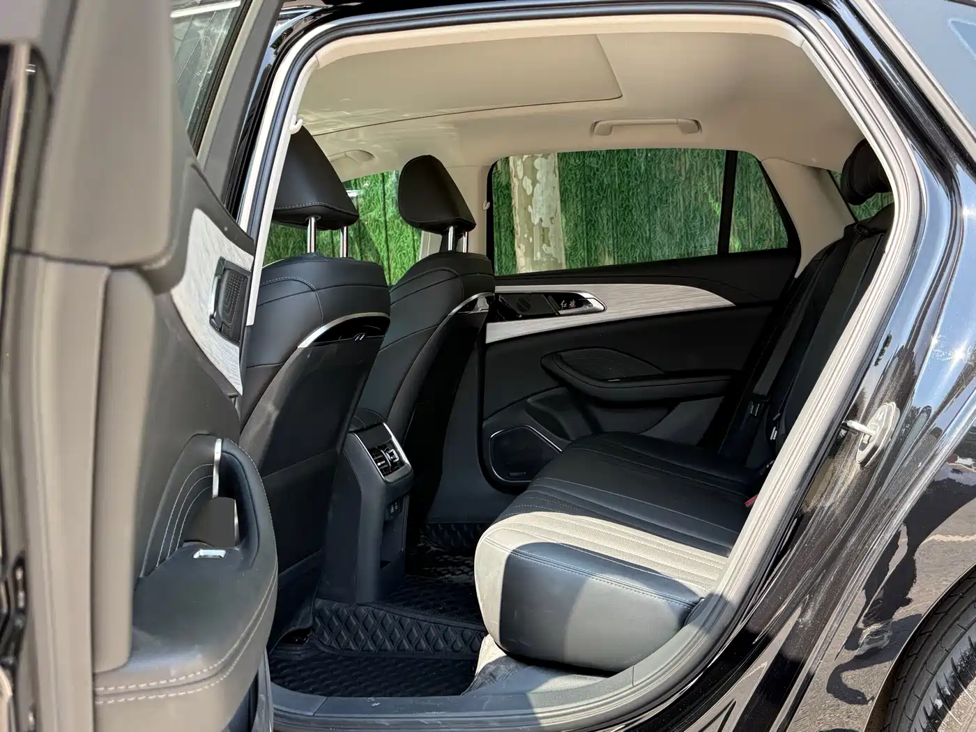 Hongqi H5 2025 1.5T DCT Flag Rhythm 500,000 Units Memorial Edition фото 6