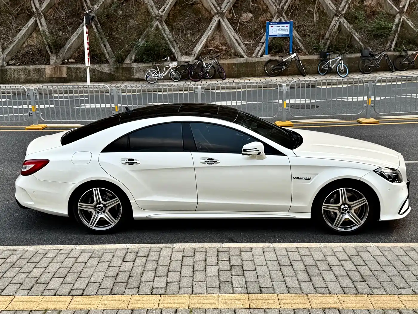 Mercedes-Benz CLS AMG 2015 AMG CLS 63 4MATIC фото 4