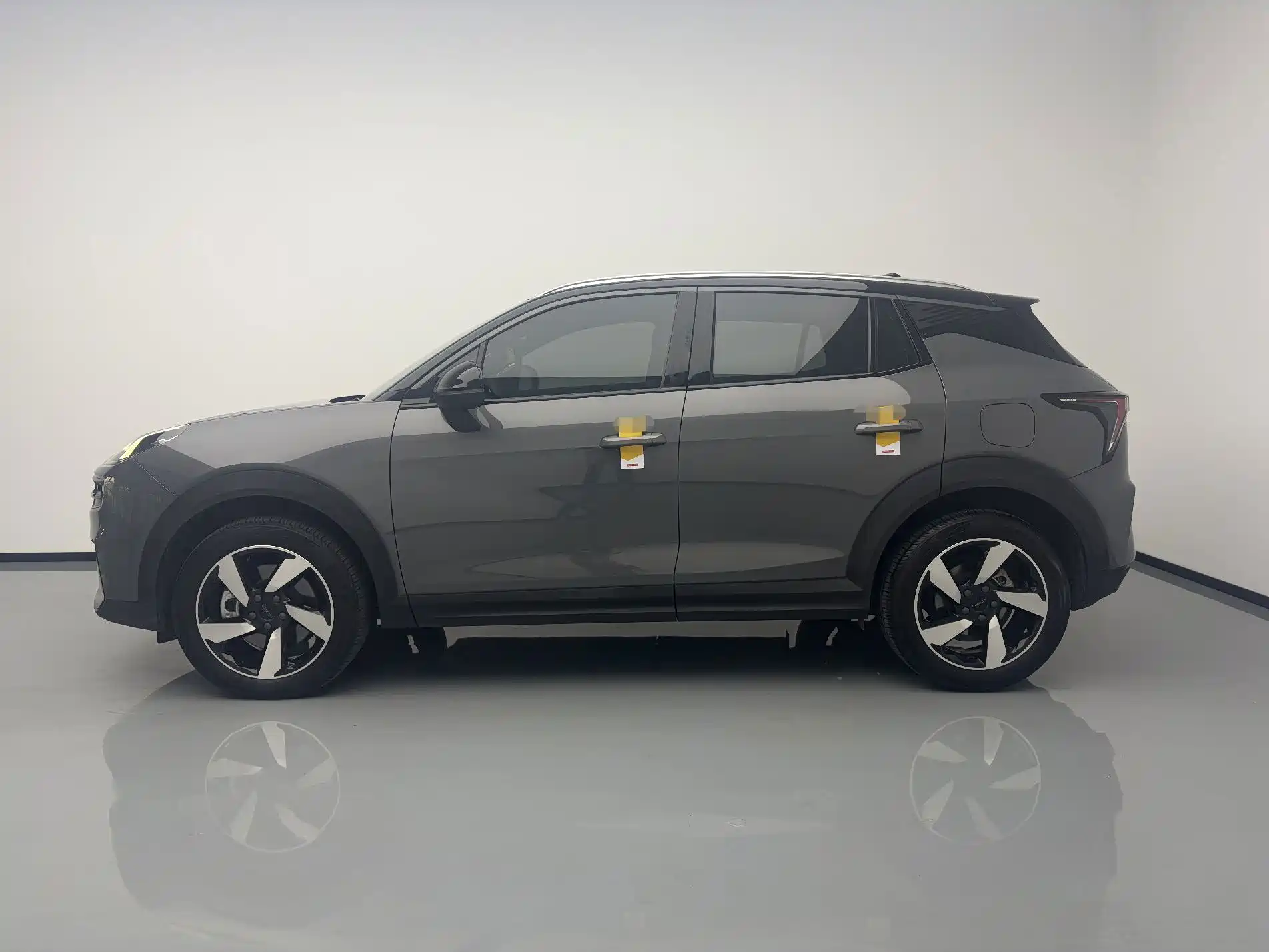 Фото 8 - Lynk & Co 06