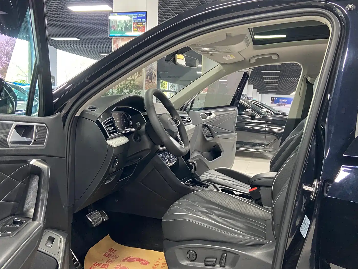 Volkswagen Tiguan L 2022 330TSI Auto 2WD R-Line Premium Edition фото 8