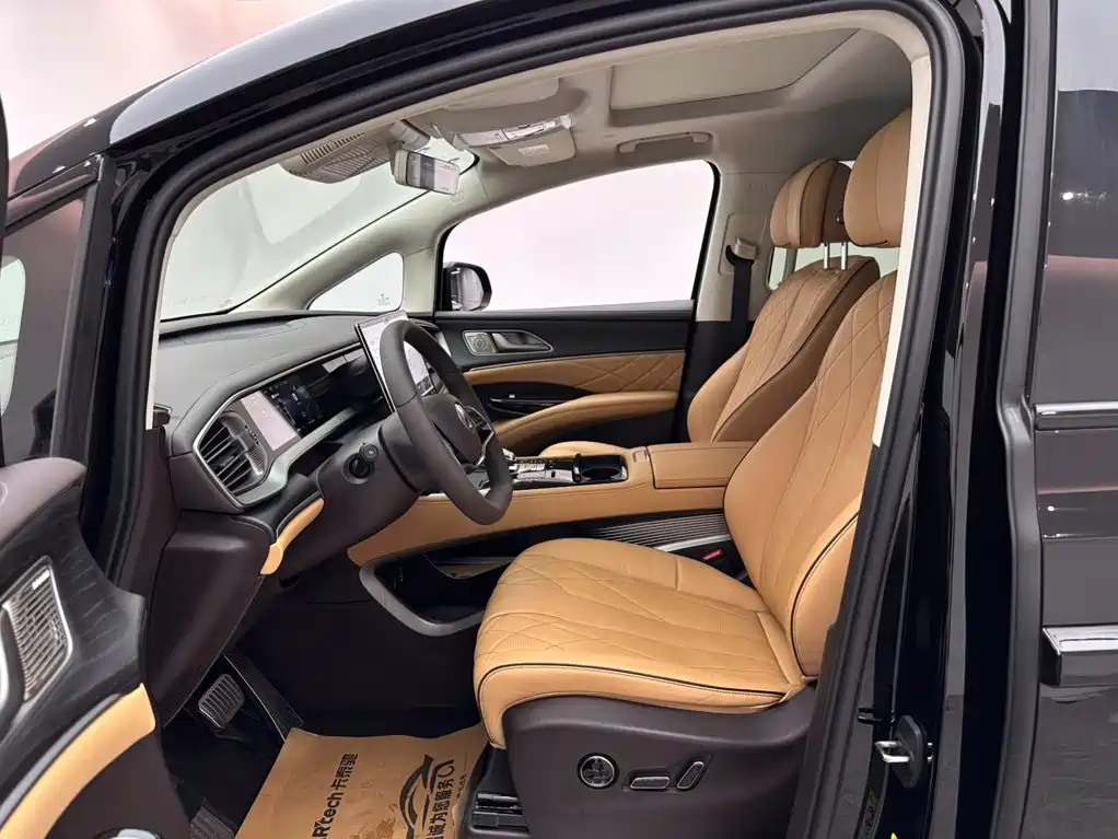 Denza D9 2025 2024 DM-i 980 AWD Prestige