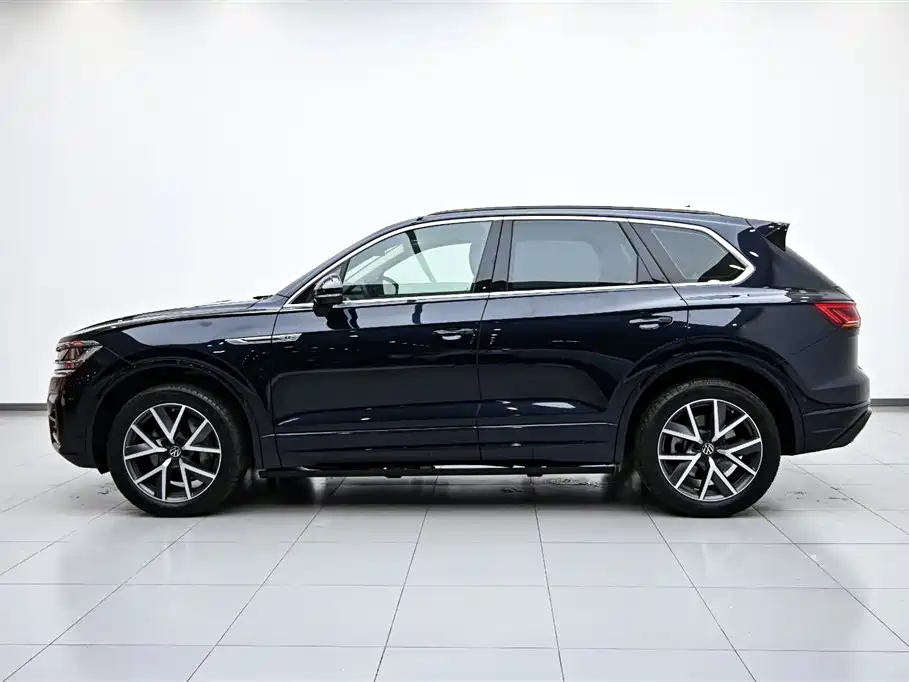 Volkswagen Touareg 2021 3.0TSI R-Line Classic Sport Package фото 5