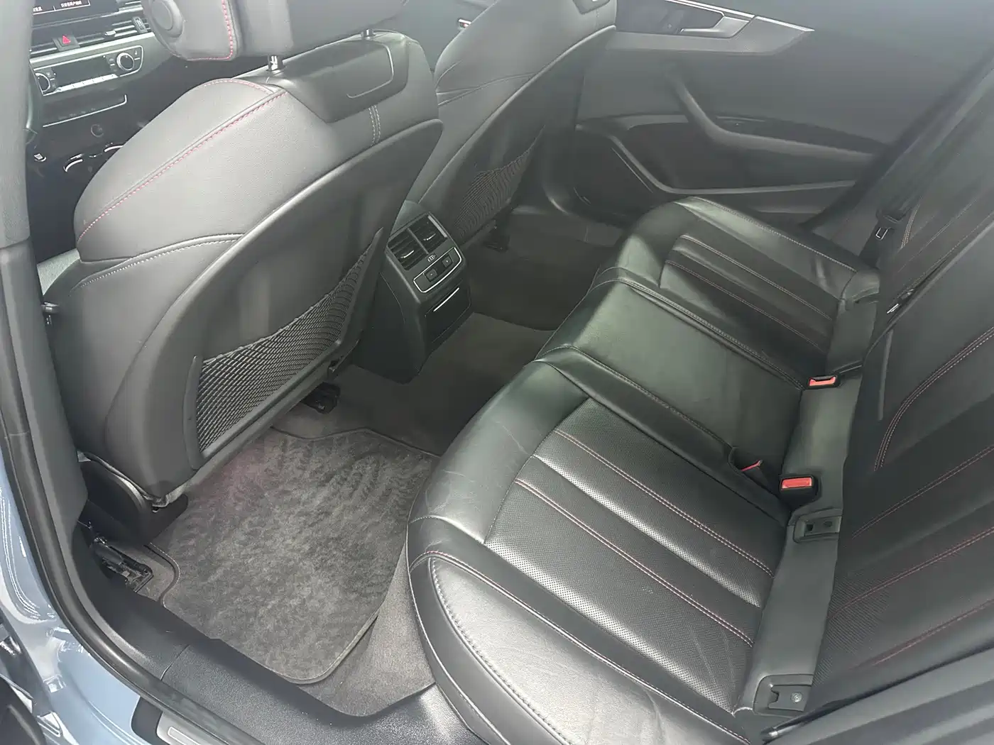 Фото 9 - Audi A4L