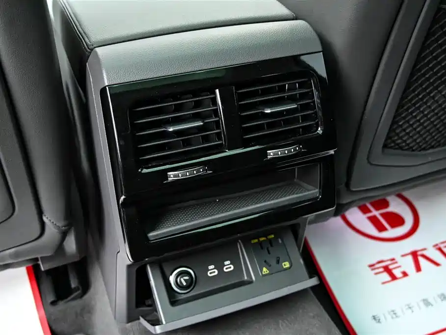 Volkswagen Touareg 2021 3.0TSI R-Line Classic Sport Package фото 34