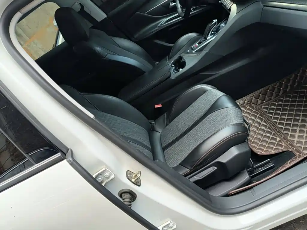 Фото 25 - Peugeot 4008