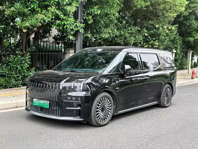 ZEEKR 009 2024 6-seat Executive AWD 108kWh