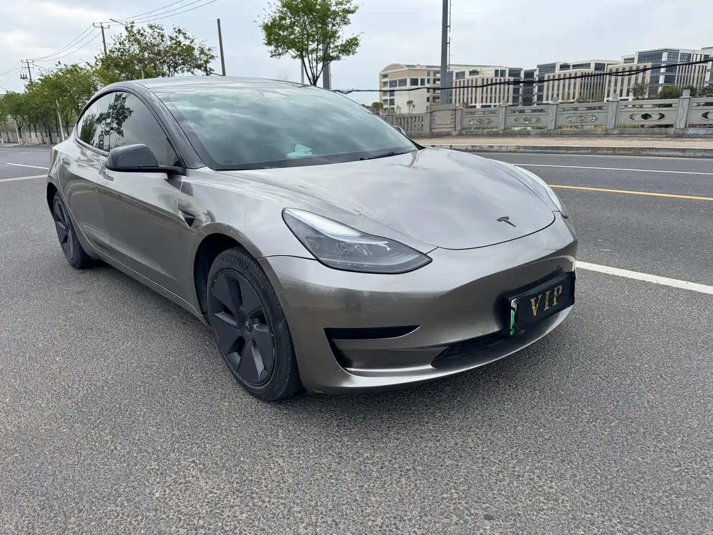 TESLA MODEL 3