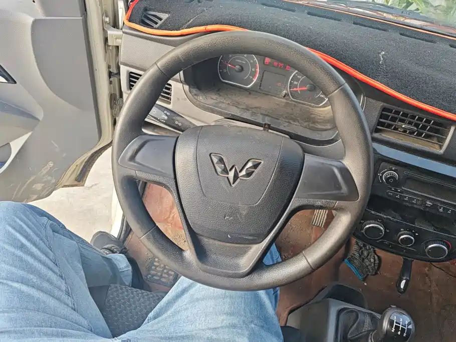 Wuling Motors Wuling Zhiguang 2016 2015 1.2L S Standard LSI