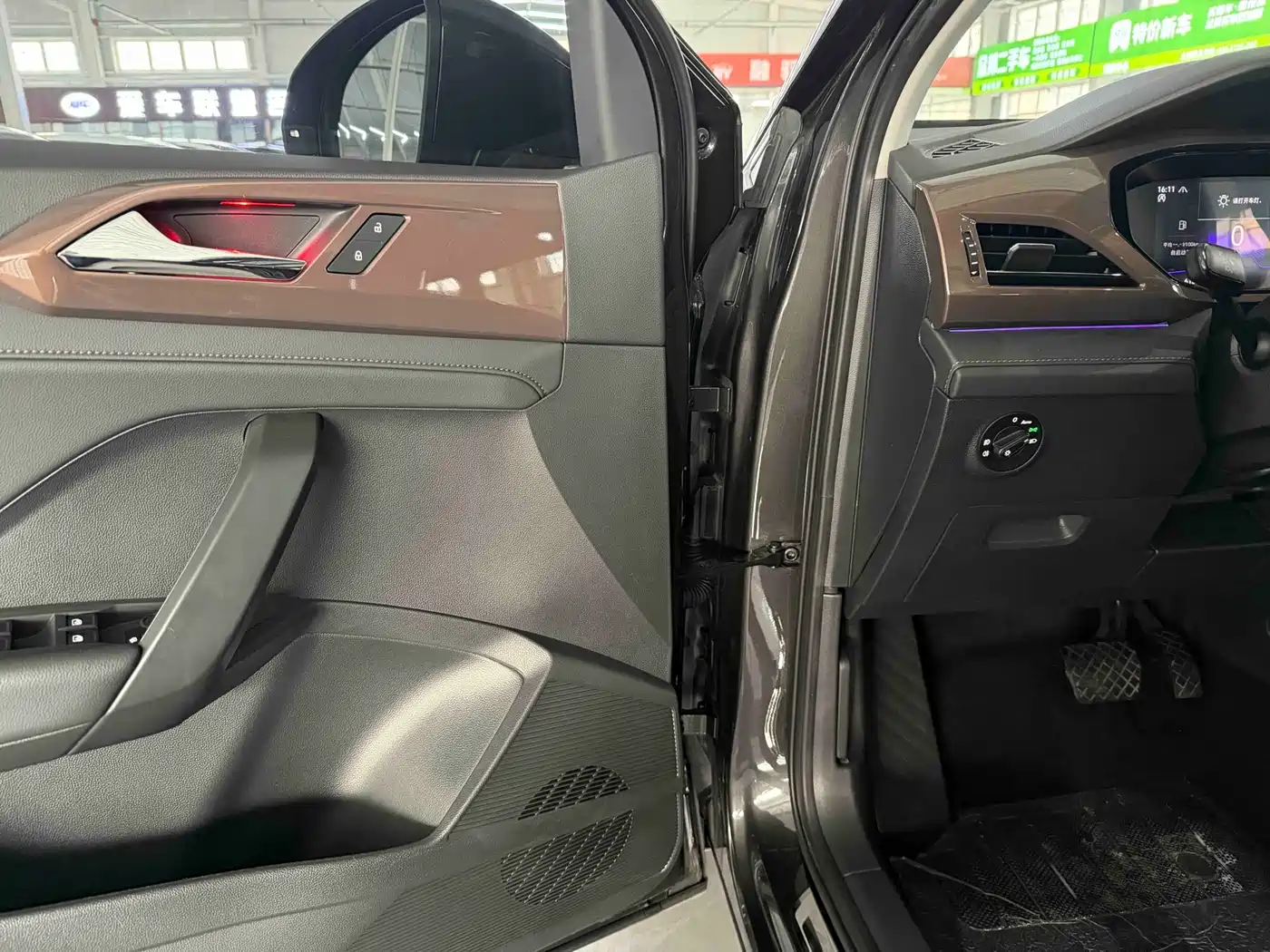 Volkswagen Tharu 2022 280TSI FWD Luxury Edition фото 10