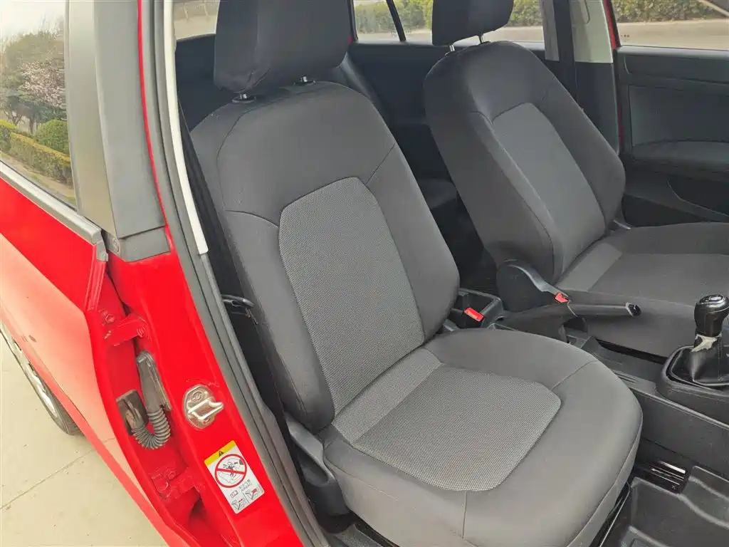 Škoda Skoda Rapid Spaceback 2016 Facelift 1.6L Manual Forward Edition фото 7